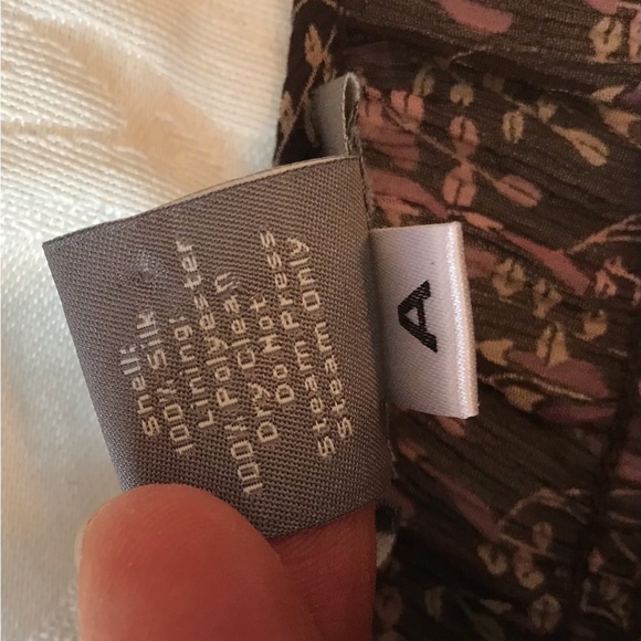 Ann Taylor Blouse.  Blouson style.  Size 6 - Picture 4 of 9